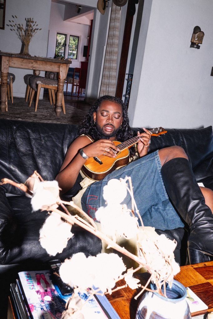 Antoni Bumba playing ukelele