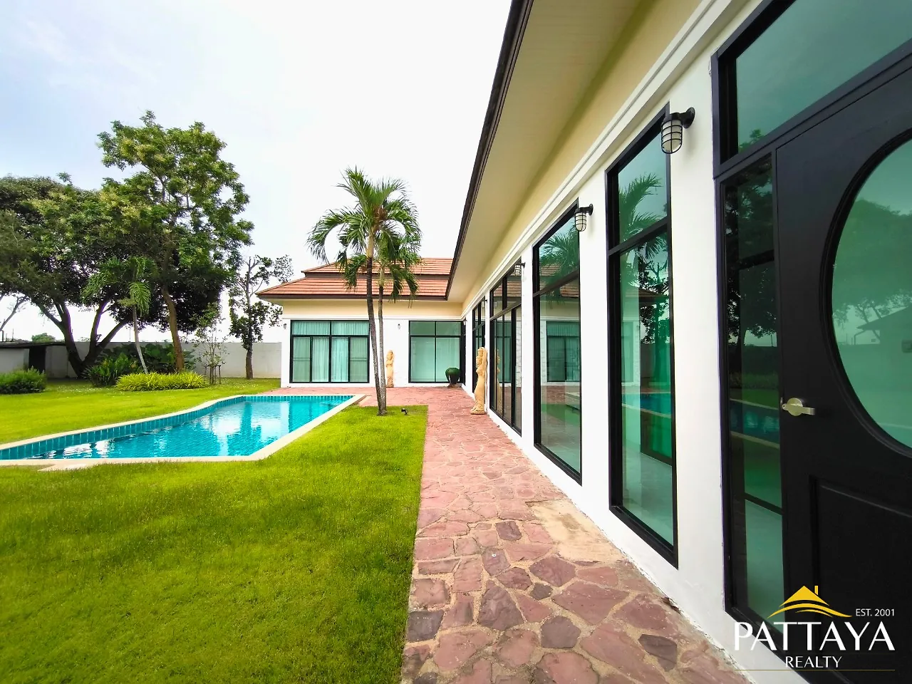 Beautiful Family Home — photo 4
