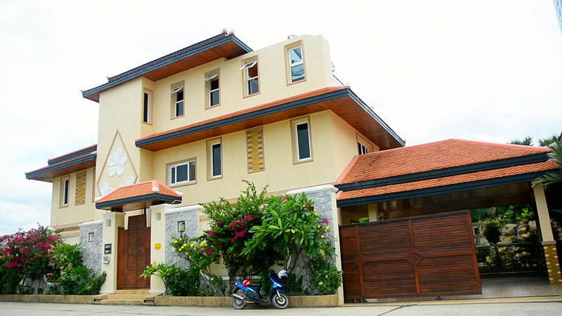 Four bedroom  house for Sale in Na Jomtien