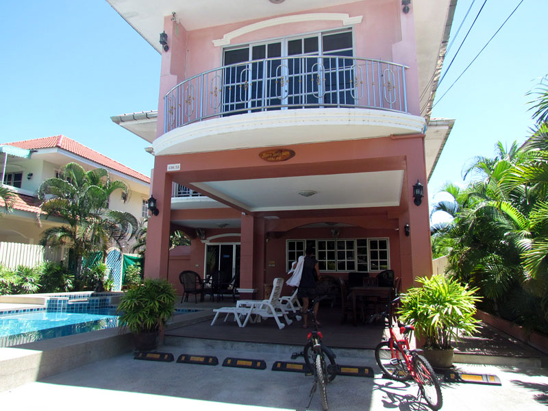 Five bedroom  house for Rent in Jomtien