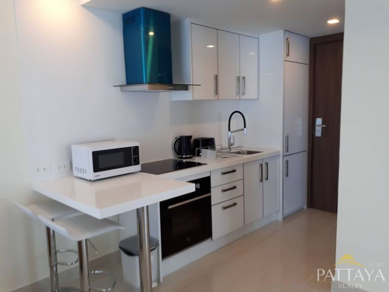 New Modern Condo,Best location,Near Beach