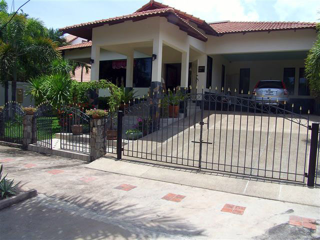 Three bedroom  house for Rent in East Jomtien - Huay Yai