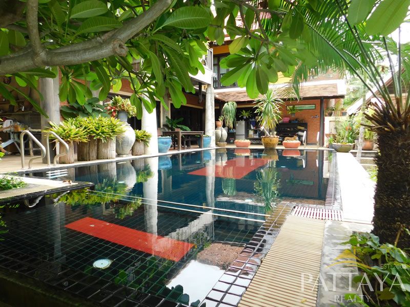 Five bedroom  house for Sale in Jomtien