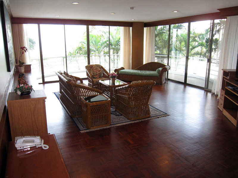 Three bedroom  condo for Rent in Pratumnak