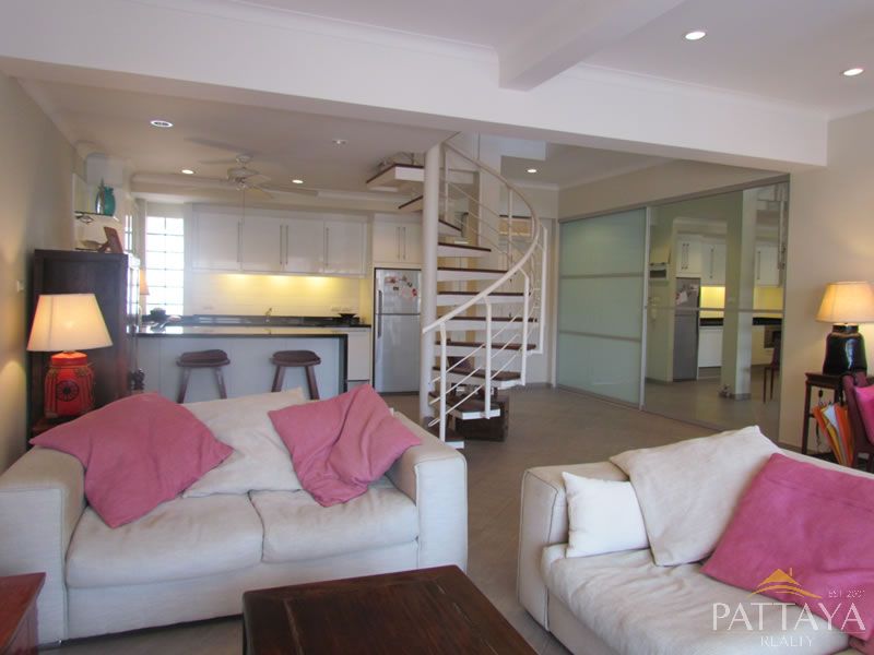 One bedroom Luxury Penthouse  condo for Sale in Jomtien