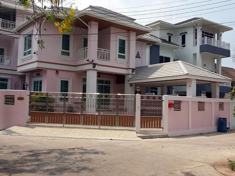 Five bedroom  house for Sale in Jomtien