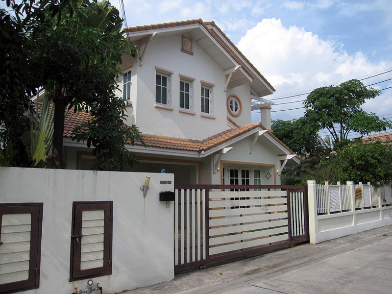 Дом  с тремя спальнями в аренду (Jomtien)