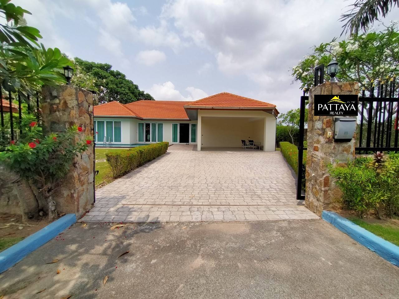 Four Bedroom House For Rent in Mabprachun - Pong for rent in 