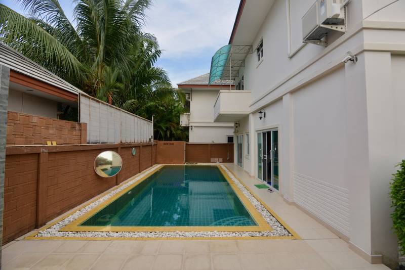 3 Bedroom House with pool