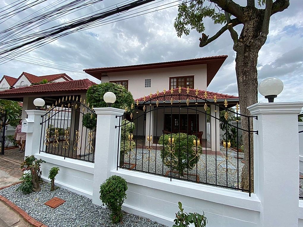 Three bedroom  house for Sale in East Pattaya