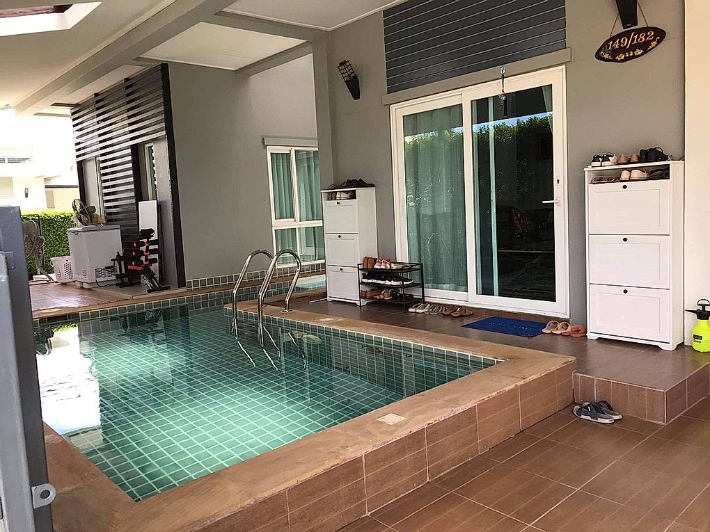 House with Private Pool for Sale