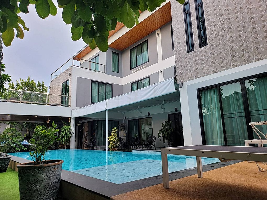 3 Storey Private House with Swimming Pool - East Pattaya