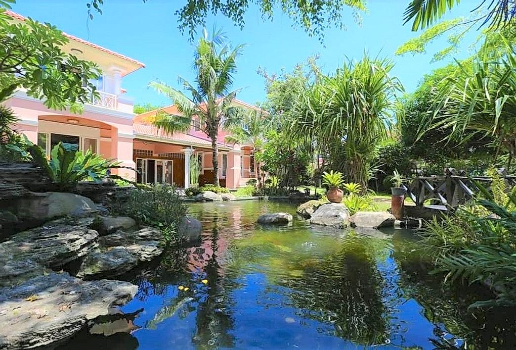 Tropical pool villa in the heart of Pattaya