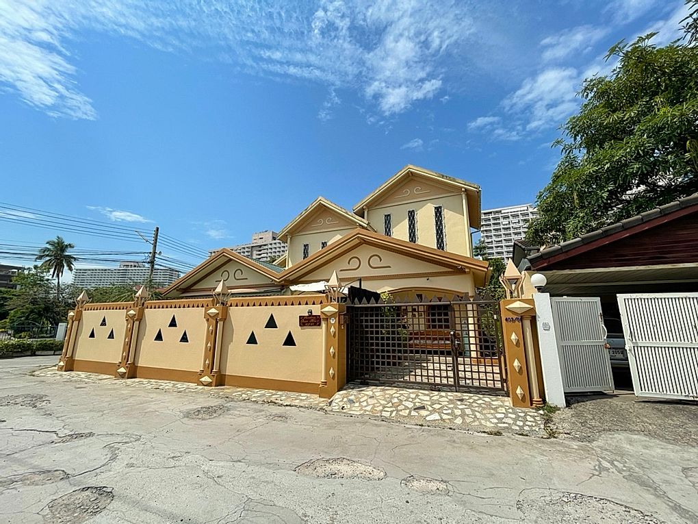 Four bedroom  house for Sale in Jomtien