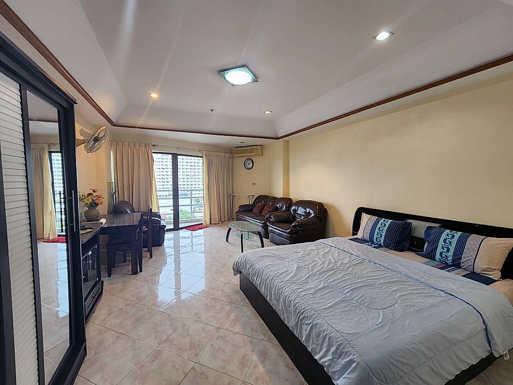  Located just a 5-minute walk to Jomtien Beach