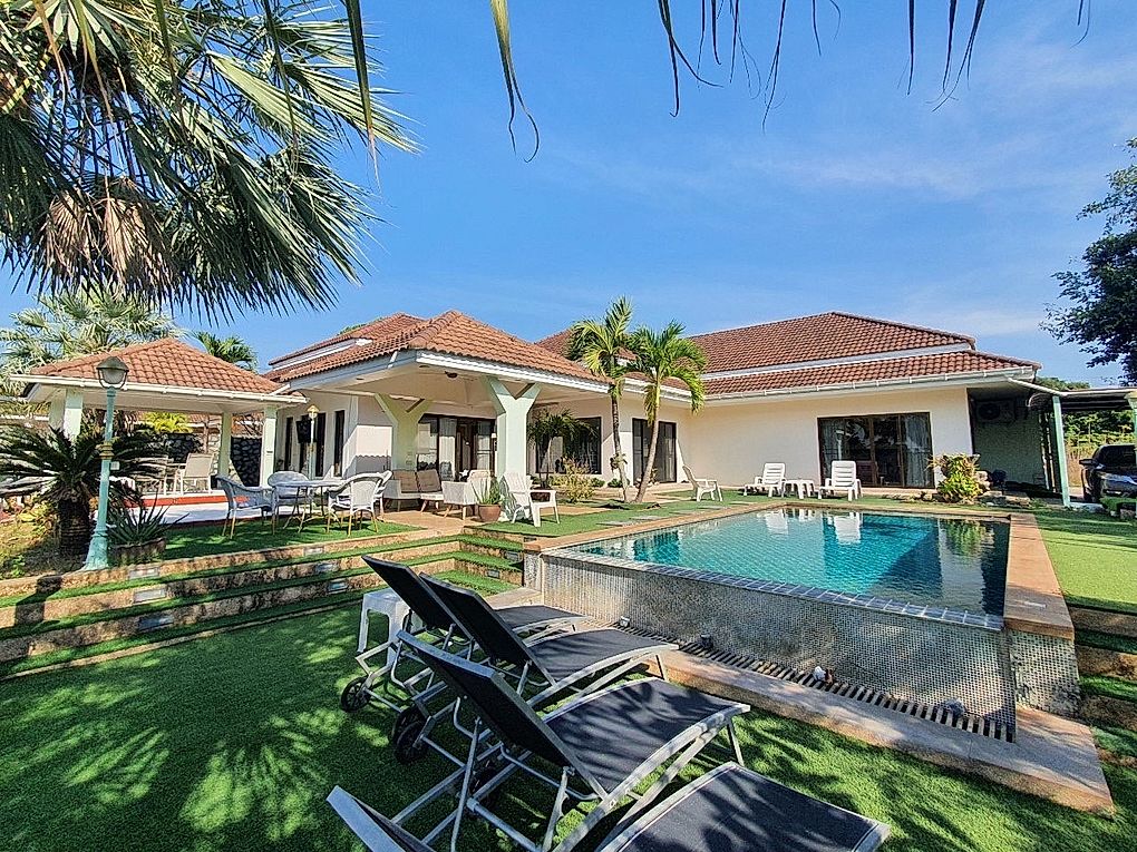 Four bedroom  house for Sale in East Jomtien - Huay Yai