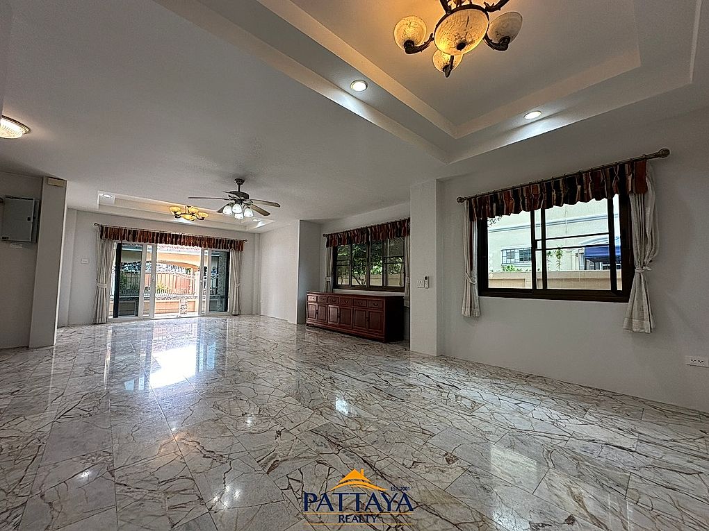 5 Bedroom house in North Pattaya For Sale - Finace Available