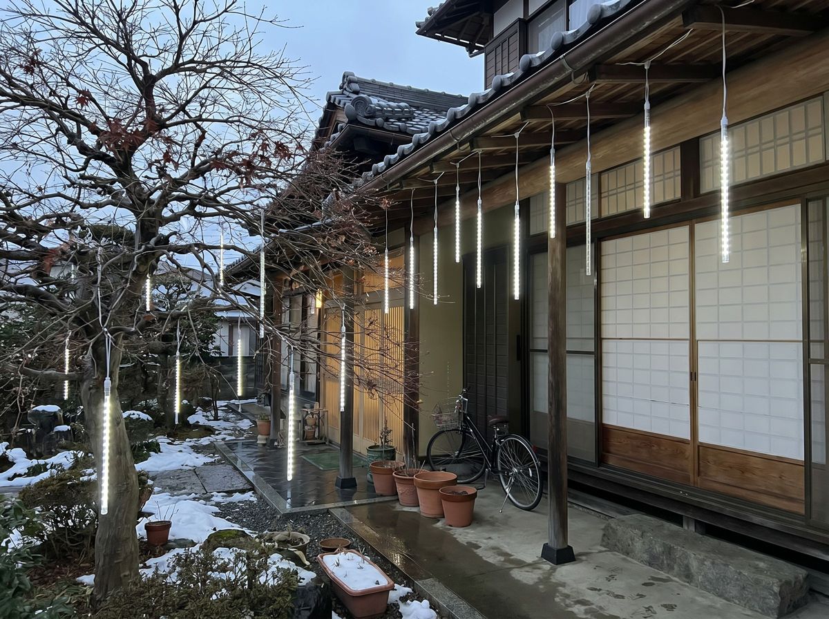 ドロップライトの光が上から下へ流れ落ちる設置イメージ