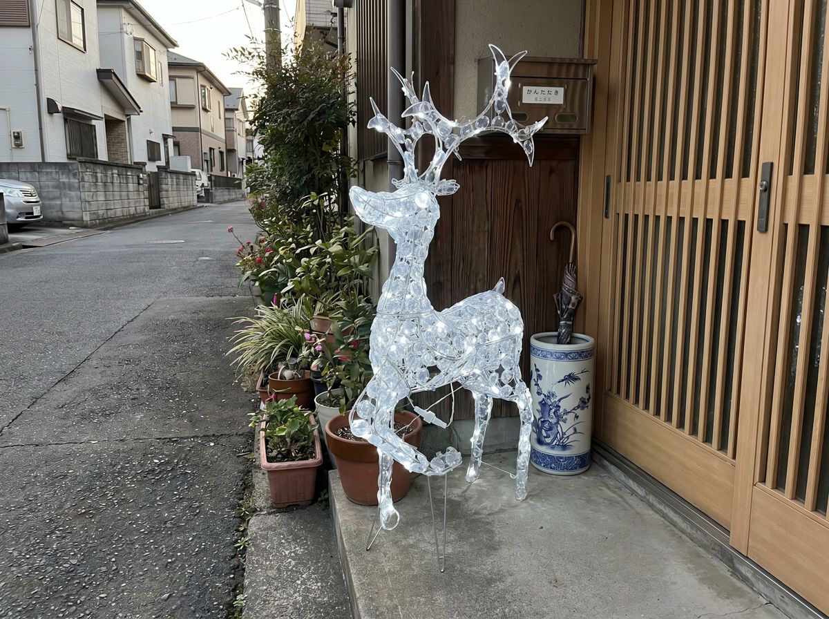 クリスタルトナカイ 3Dモチーフライトをエントランスに設置したイメージ