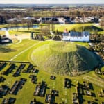 イェリング墳墓群、ルーン文字石碑群と教会（デンマークの世界遺産）