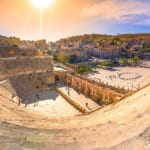 ヨルダン　ローマ劇場とアンマン市