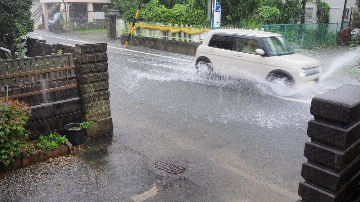 台風時はレンタカー予約をキャンセルできる？｜トラブルの対処も解説！