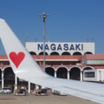 長崎空港と飛行機の翼