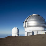 マウナケア山の天体望遠鏡