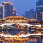 ライトアップされた安春橋（成都）