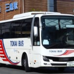 三島駅に停車中の三島エクスプレス（三島 ⇔ 新宿）