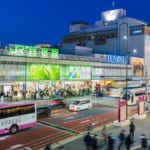 夜の新宿駅