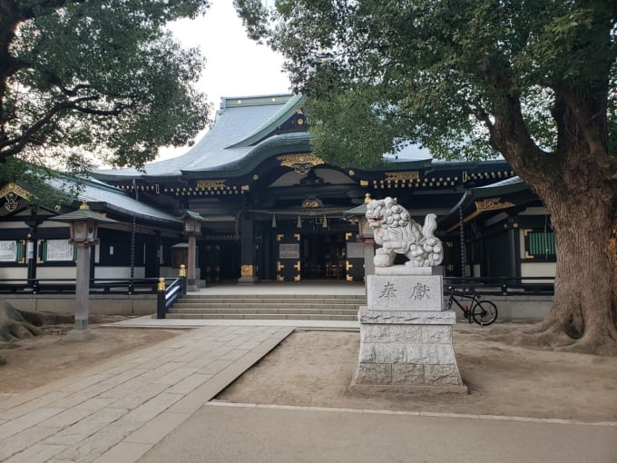 穴八幡宮境内(筆者撮影)
