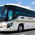 昼の高速道路を走る日本中央バス