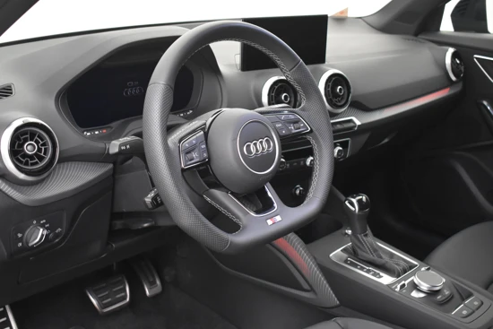 Audi Q2 35TFSI 150PK S-Tronic S Edition | Navigatie | 18" Velgen | Adaptive Cruise Control | Optiekpakket Zwart | Sportstoelen | Privacy