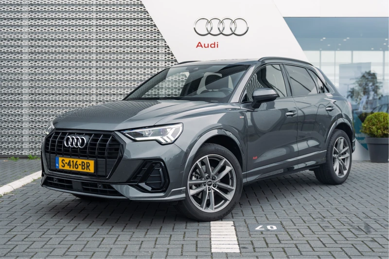 Audi Q3 35 TFSI 150PK S-Tronic S edition | Panoramadak | Adaptive Cruise Control | Sonos | 19" Velgen | Navigatie | Achteruitrijcamera |