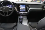 Volvo S60 B4 200PK Ultimate Dark | HUD | Panoramadak | Parkeerverwarming | HK Audio | 20'' | Sportchassis