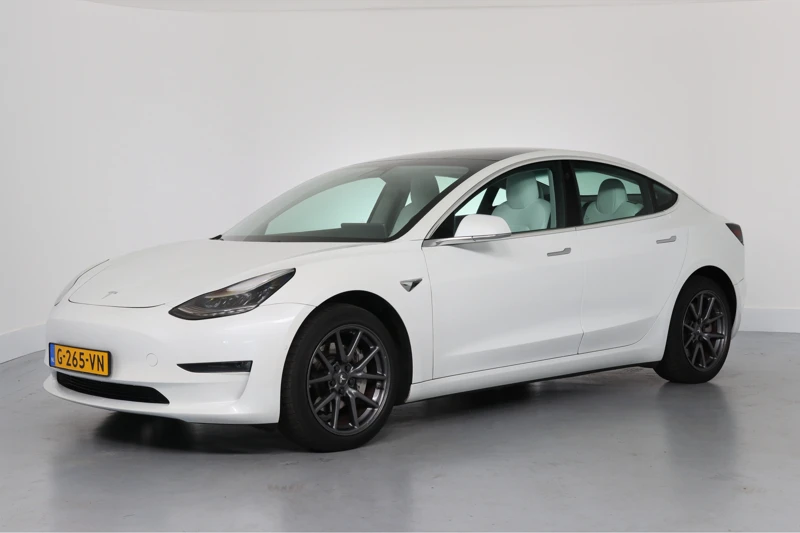 Tesla Model 3 Long Range AWD 351pk | 4% | 1e Eigenaar | Autopilot | Premium Interieur | Pano Dak | Camera