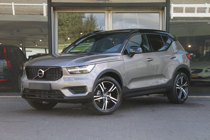 Volvo XC40 T2 R-design | Panoramadak | Adaptive Cruise | Pilot Assist | Leder-Alcantara | Camera | Park Assist V+A | Stoel + Stuurverwarmin