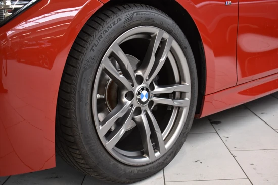 BMW 3 Serie Touring 318i M Sport Corporate Lease | Navigatie | Panodak | Cruise control | Digitaal cockpit | Spo