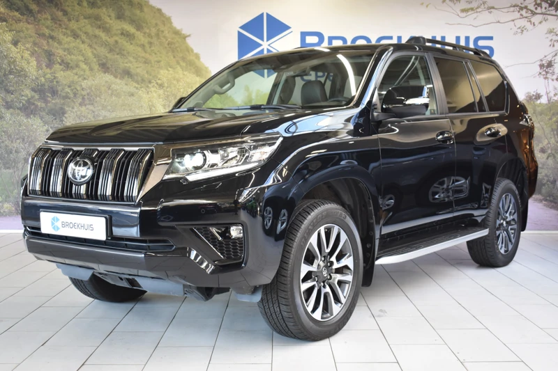 Toyota Land Cruiser 2.8 D-4D Professional | Climate control | Camera | Keyless | Trekhaak | Leder | Stoelverwarming | Pr