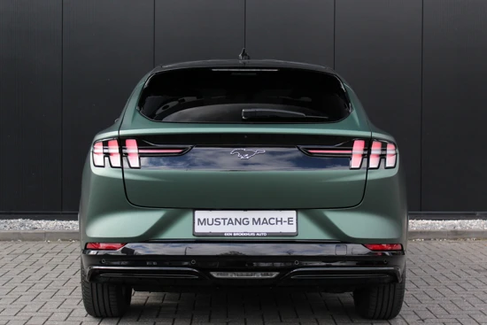 Ford Mustang Mach-E 75kWh AWD Premium met PANORAMADAK | MAT GROEN