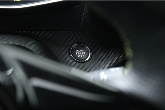 Peugeot e-2008 EV GT | CAM | 3-D Cockpit | Leder\Stof | 17'' LMV | LED | Carplay | Bluetooth | Getint glas | BTW!
