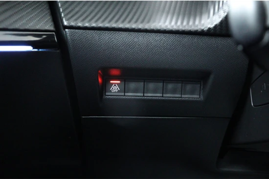 Peugeot e-2008 EV GT | CAM | 3-D Cockpit | Leder\Stof | 17'' LMV | LED | Carplay | Bluetooth | Getint glas | BTW!