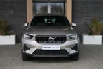 Volvo XC40 T4 Recharge Plus Bright | Modeljaar 2023 facelift | Panoramadak | Harman Kardon | Elektrisch Verstelbare Stoelen | Adaptieve Cru
