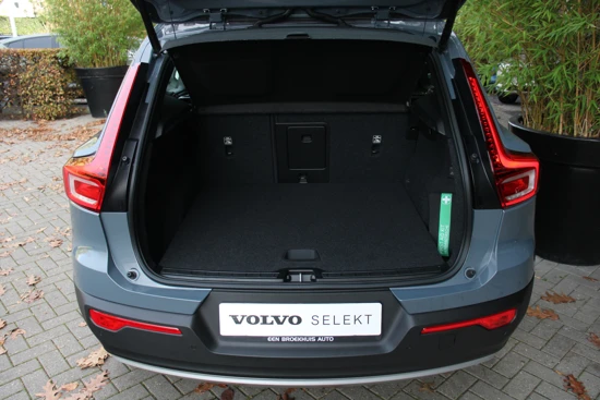 Volvo XC40 T4 Recharge Inscription Expression | Camera | Keyless | Stuur- en stoelverwarming | 18" velgen