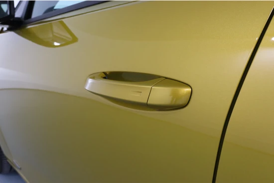 Opel Astra 1.2 Ultimate | Full LED | Alcantara | Open Dak | Camera | AGR | Navi | Stoel/Stuur Verwarming | Cruise Adaptive | HUD