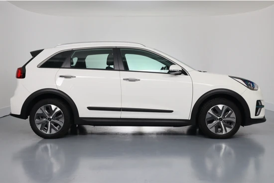 Kia e-Niro DynamicLine 64kWh | Trekhaak | Navigatie | Keyless | Camera | Stoel/Stuur Verwarming | Half Leder | volledig onderhouden