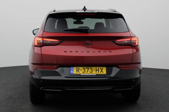 Opel Grandland 1.2 130Pk Turbo GS Line | Navigatie | Leder/Alcantara | Camera | AGR Stoelen met Stoelverwarming |