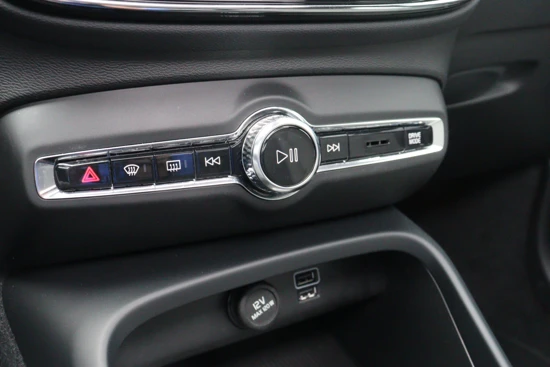 Volvo XC40 T4 Recharge Inscription | Panoramadak | Park Assist | Navigatie | Camera | Apple Carplay/Android Auto