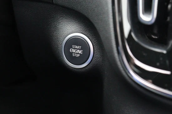Volvo XC40 T4 Recharge Inscription | Panoramadak | Park Assist | Navigatie | Camera | Apple Carplay/Android Auto